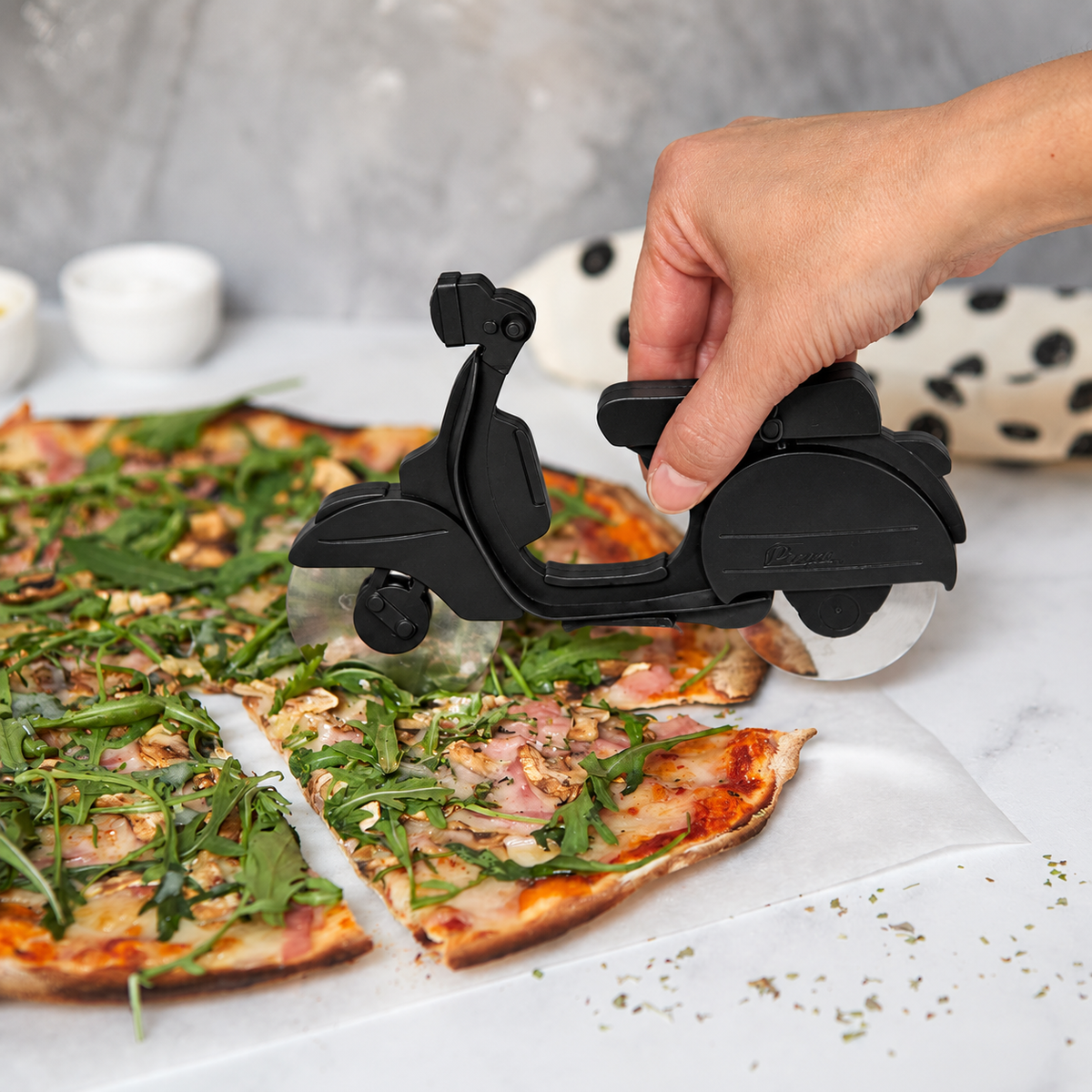 Roulette à pizza Scooter – Balvi – Accessoires cuisine – vue 3